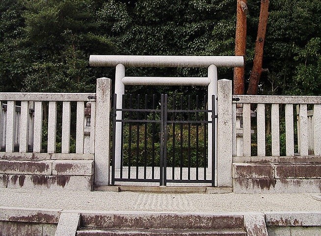 800px-Tomb_of_Emperor_Yosei