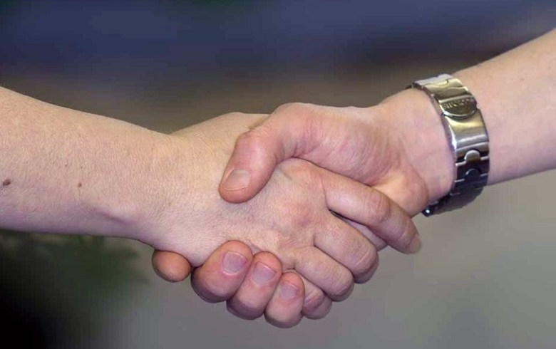 handshake-733239